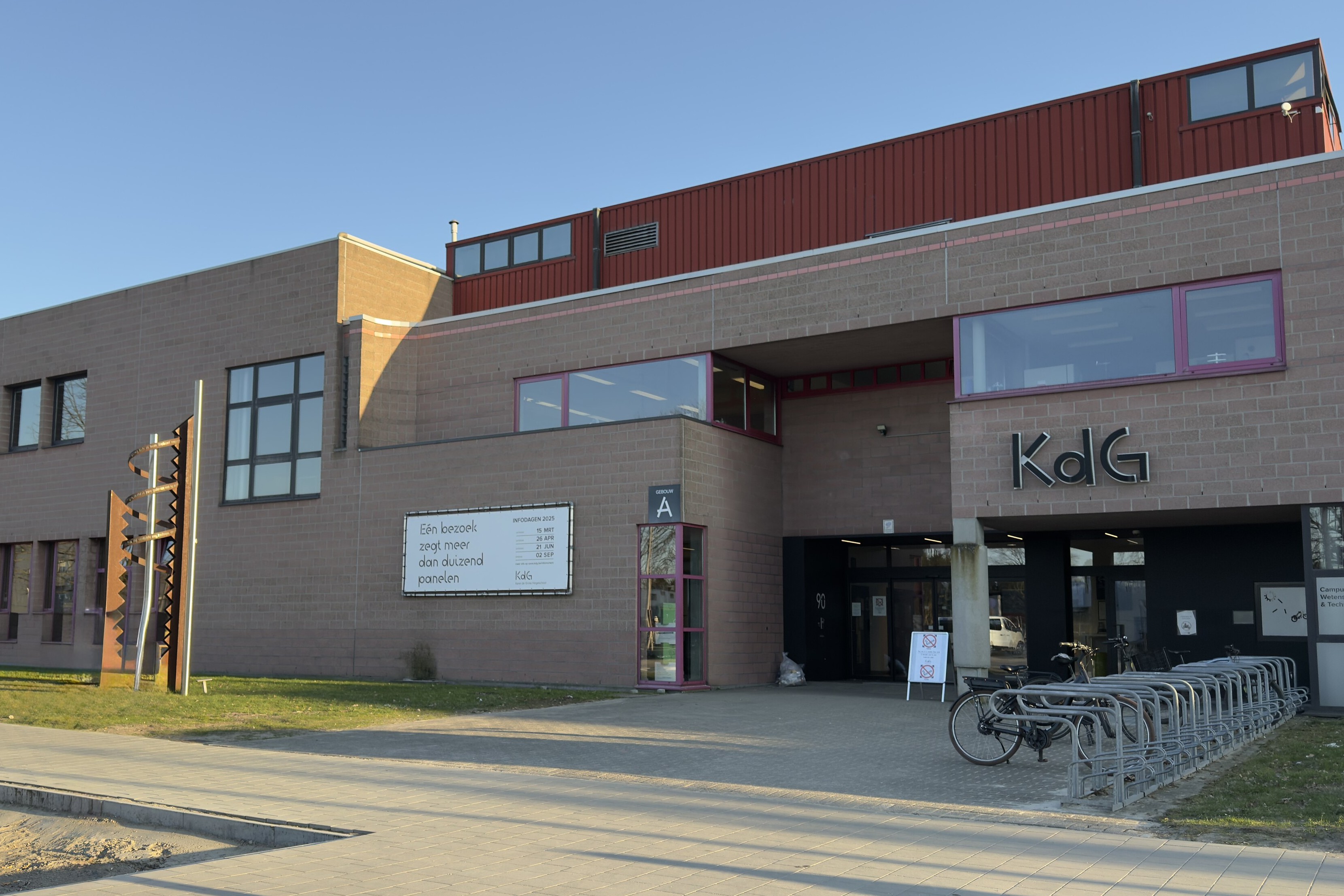 Hoofdingang KDG campus Hoboken